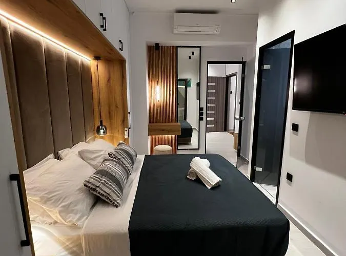 Compass Luxury Apartment *