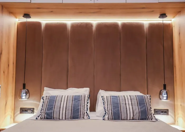 Compass Luxury Lejlighed