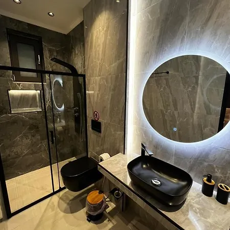 Compass Luxury דירה