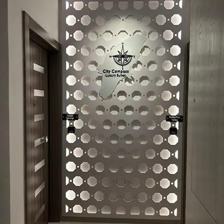 Апартаменти Compass Luxury